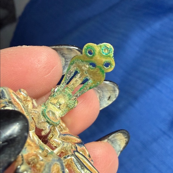 Vintage Elegant Floral Earrings Clip on Pink Cluster Petals Flower Gold Tone - Picture 7 of 7